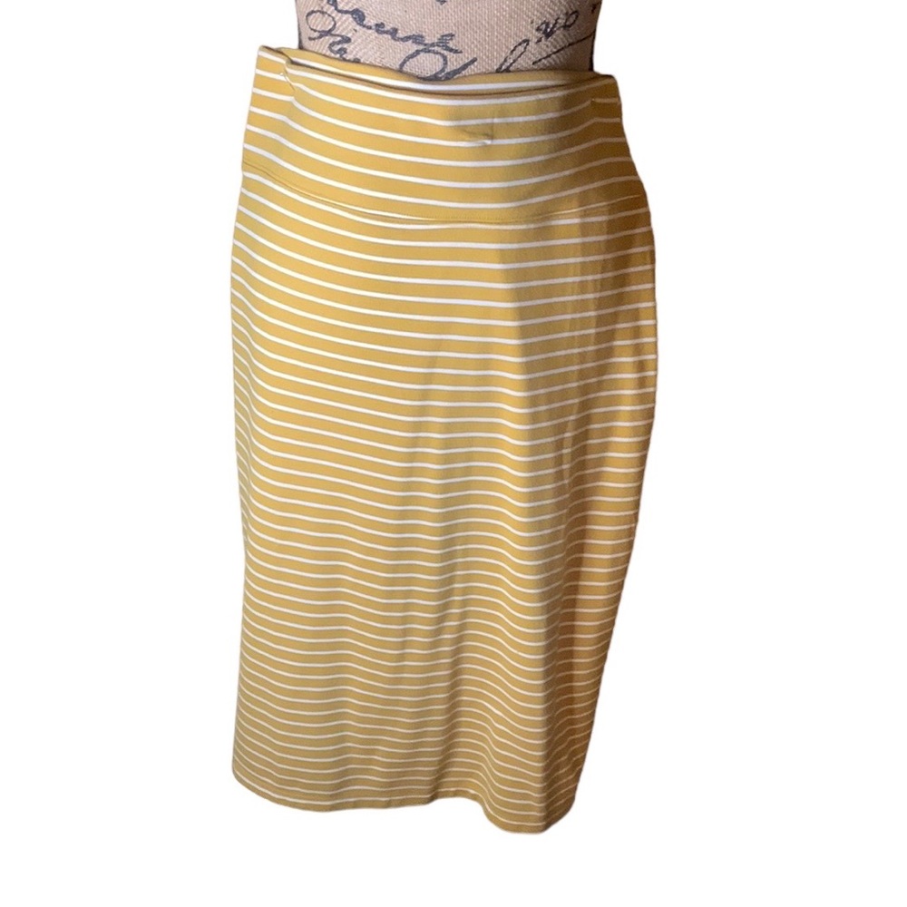 Popular Basic skirt gently used size xL